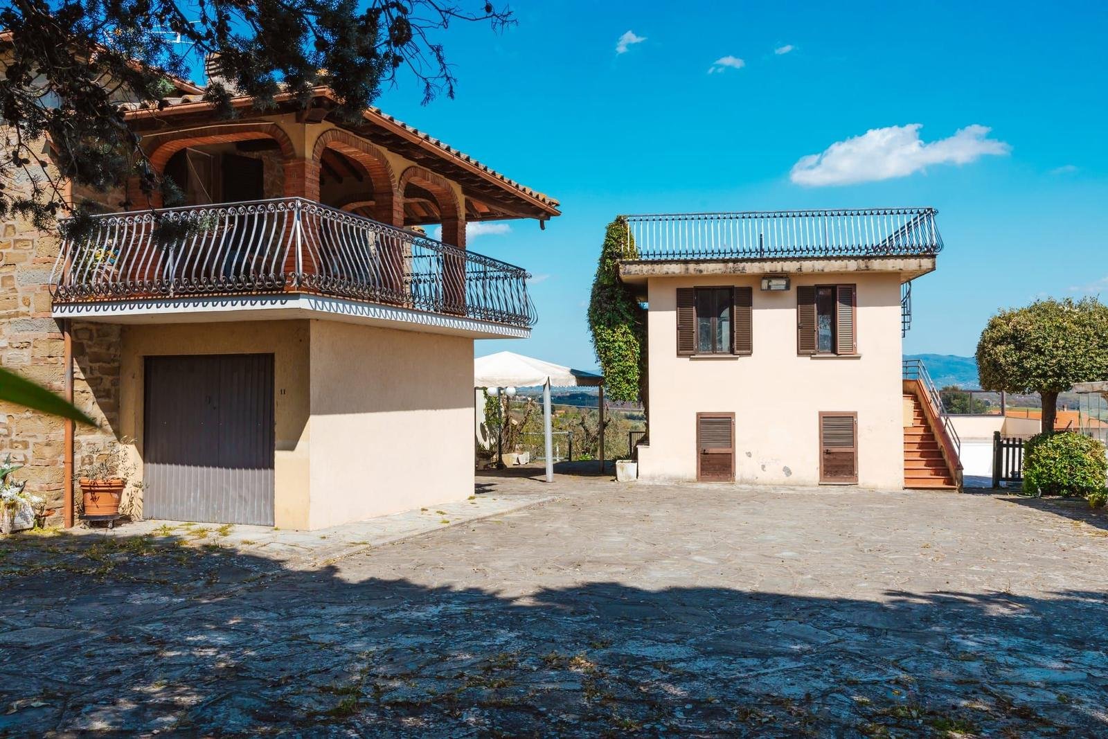 Villa mit Olivenhain, Pool und Panoramablick — Ansicht 14