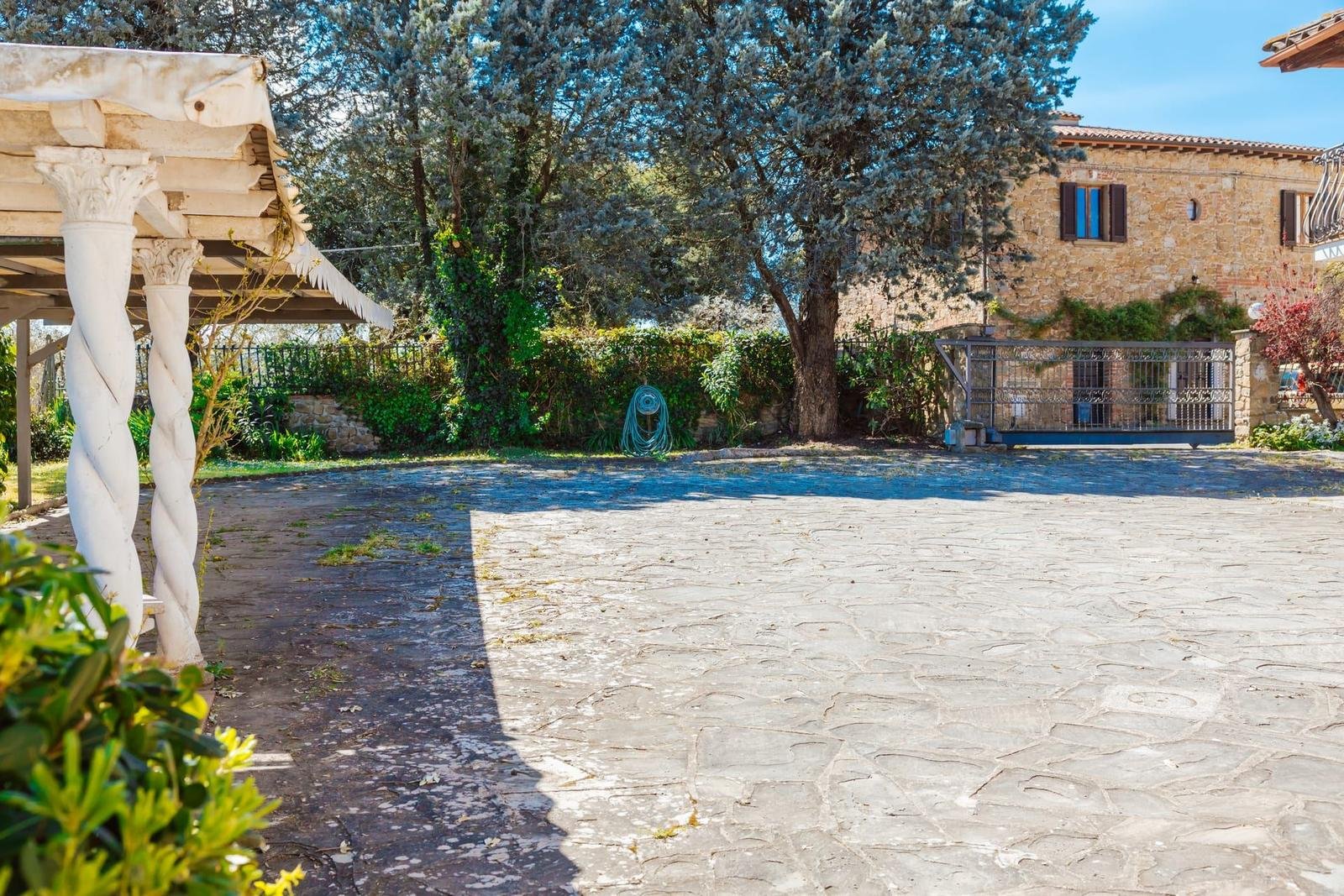 Villa mit Olivenhain, Pool und Panoramablick — 5 von 5