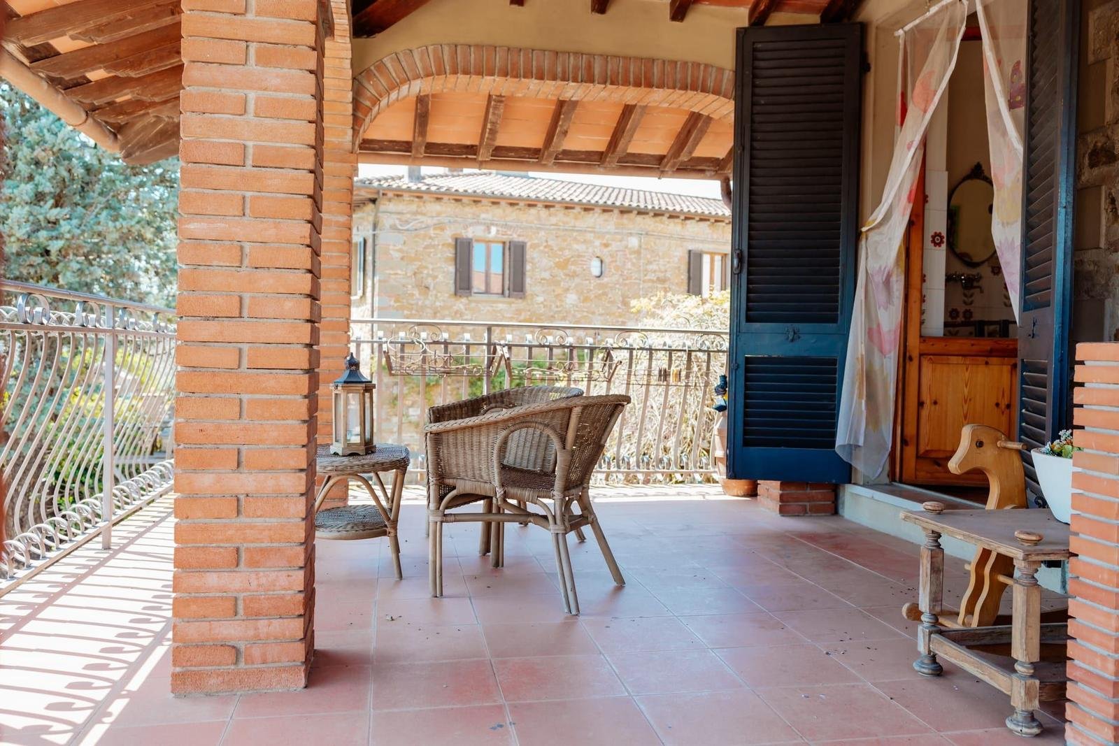 Villa mit Olivenhain, Pool und Panoramablick — Ansicht 9
