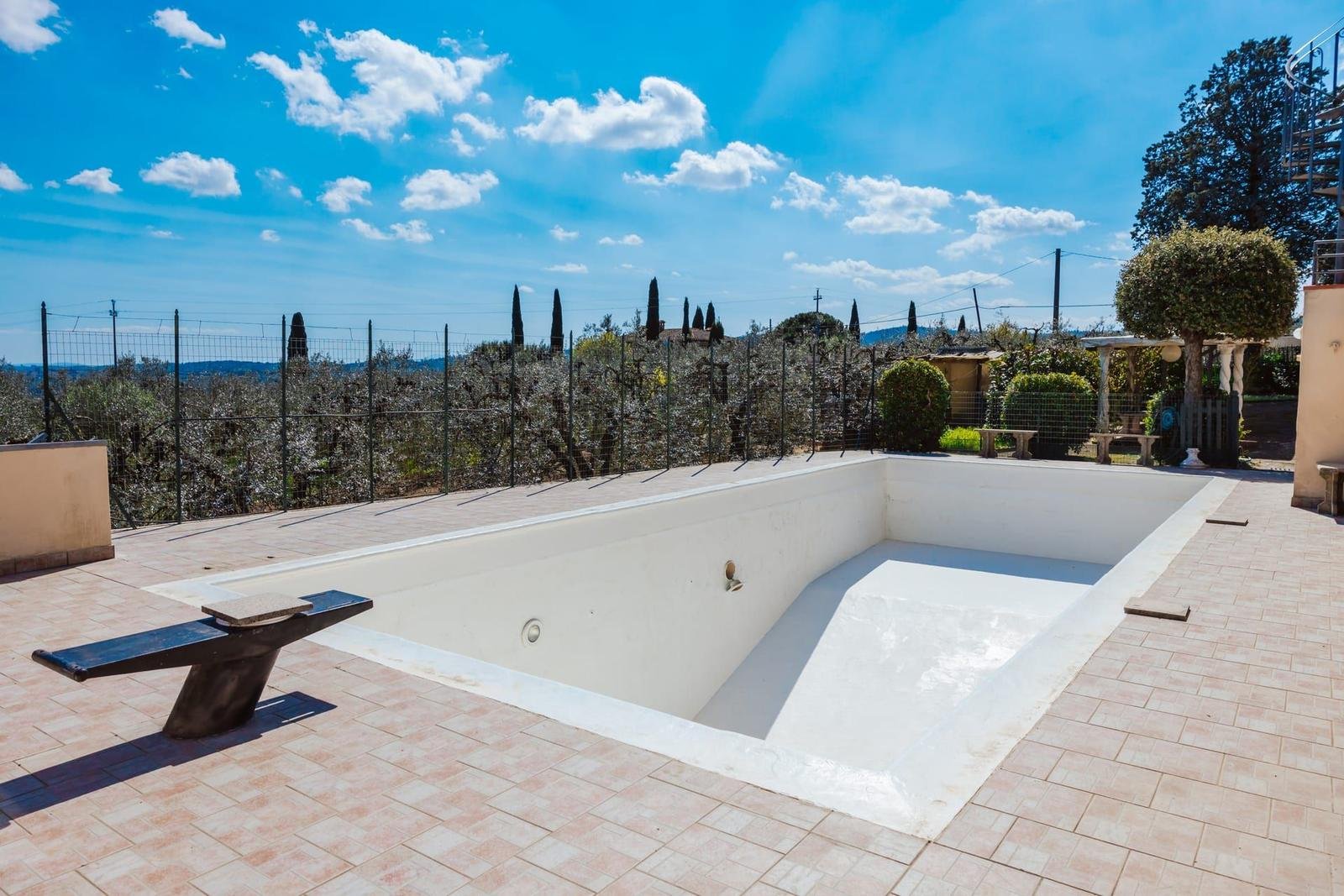 Villa mit Olivenhain, Pool und Panoramablick — 3 von 5